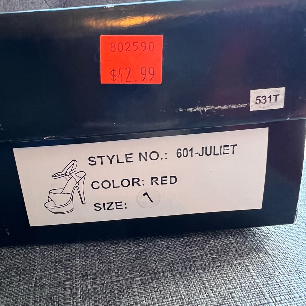 Ellie Red Platform High Heels, size 7 - Picture 10 of 14